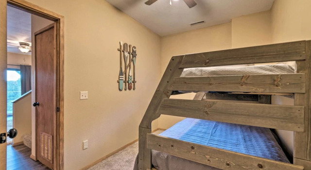 Pet-friendly Branson West Lodge w/ Hot Tub!, Забронировать Отель Отели Table Rock Lake 3 звезды, 3*