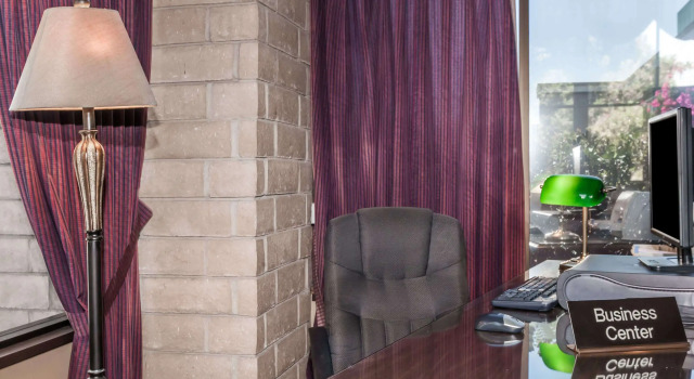 Days Inn & Suites by Wyndham Sunnyvale