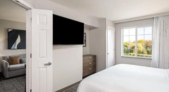 Люкс с видом на реку Staybridge Suites Rochester University by IHG