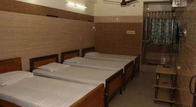 Oyo 8062 Raj Residency Chrompet, Забронировать Отель Отели штата Тамилнада с завтраком, Завтраки