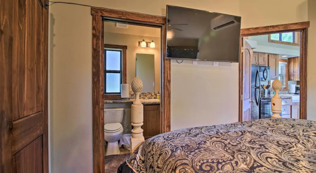 Fredericksburg Cottage ~ 1 Mile to Main Street!