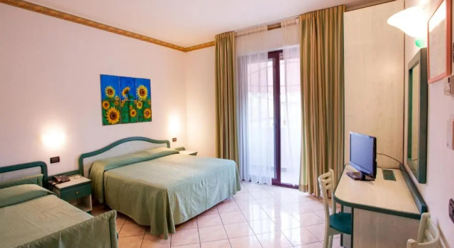 Трёхместный номер Standard Hotel Sileoni