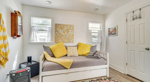 Charming Gulf Coast Cottage - 1 Mile to the Coast!, Забронировать Дом для отпуска Лонг-Бич Миссисипи - побережье, рядом с Long Beach WWII Battleship Guns
