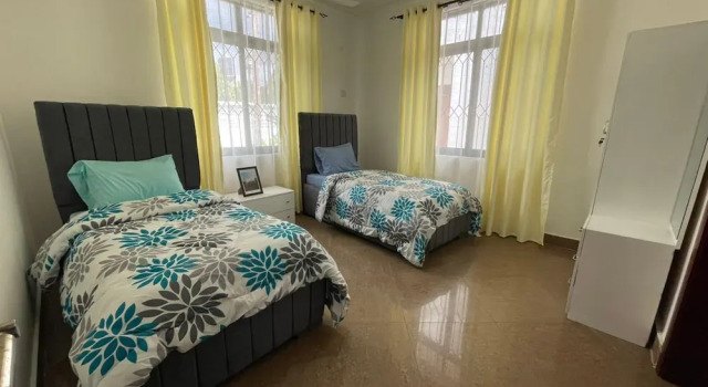 Immaculate 3-bed Apartment in Dar es Salaam, Buchen Sie Ferienwohnung Hotels in Daressalam mit Parkplatz, Parkplätze