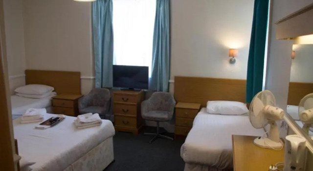 Standard Vierer Zimmer Richmond Hotel