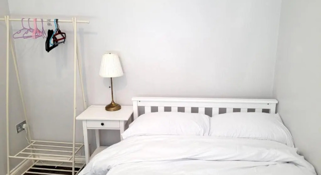 Коттедж Conveniently located modern 3 bedroom w/ parking