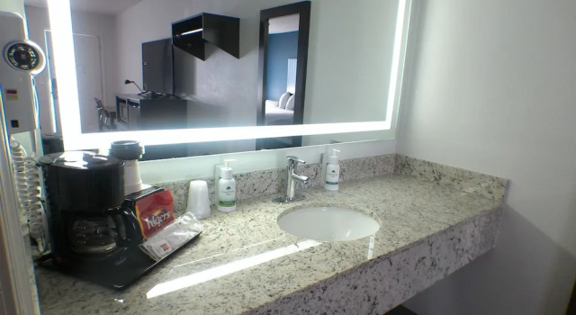 Четырёхместный люкс Deluxe GreenTree Inn of Holbrook, AZ