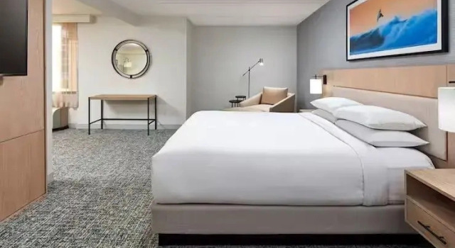 Двухместный люкс Accessible Hotel MDR Marina del Rey- a DoubleTree by Hilton