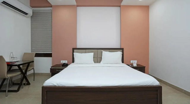 SPOT ON 74538 Hotel New Royal Lodging Boarding, Забронировать Отель Отели штата Махараштры 3 звезды, 3*
