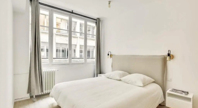 Central & Stylish Renovated Parisian Apt / 6-8 Guests