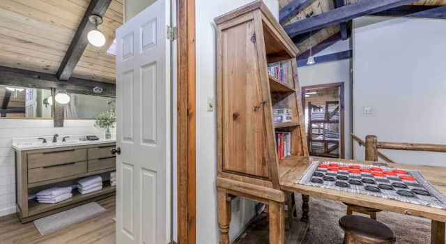 Rustic Ruidoso Log Cabin With Hot Tub & Deck!