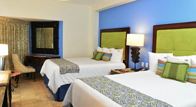 Четырёхместный номер Standard Hotel HBlue Centro