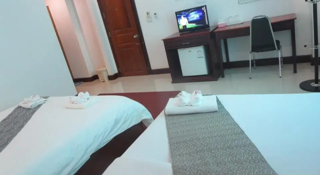 Ladtana Phetarmonchai Hotel