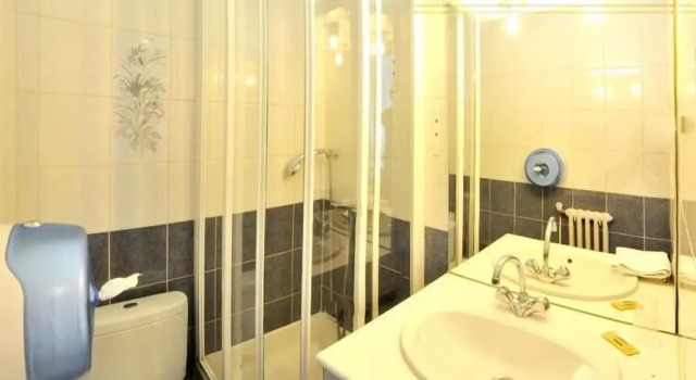 Двухместный номер Standard Hotel Le Sully