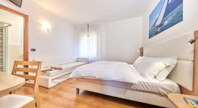 Трёхместный номер Standard Beach Hotel Rosa