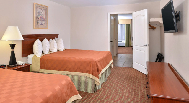 Четырёхместный люкс Guest Inn San Benito/Harlingen