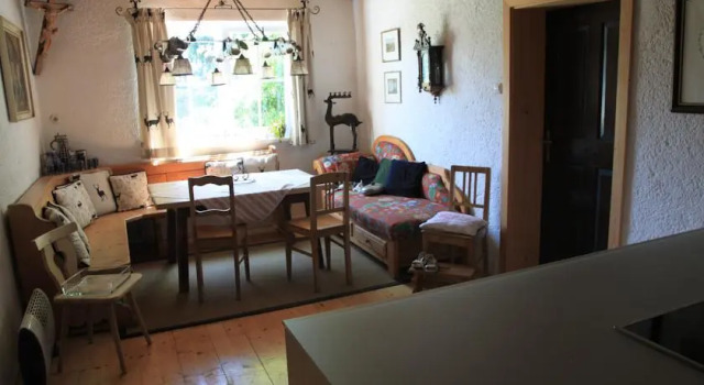 Eggergut, Book Hotel  