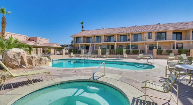 Апартаменты Patio & Pool Access: Lake Havasu City Gem