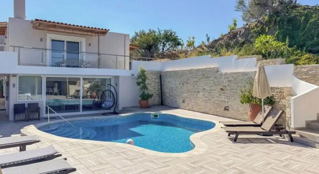 Семейная вилла с 4 комнатами с видом на море Pano Stalos Villas