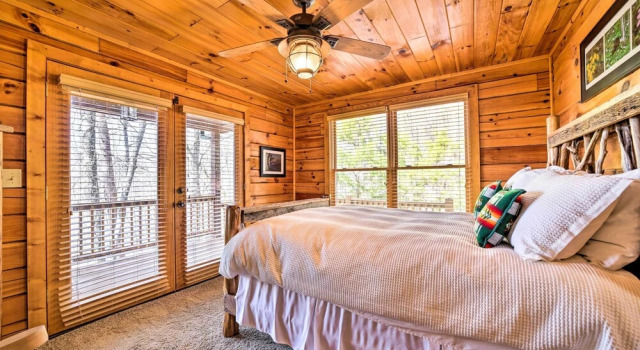 Коттедж Smoky Mountain Cabin Rental with Hot Tub and Fire Pit