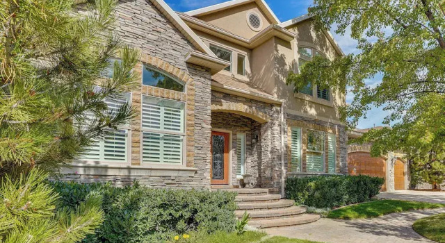 Elegant 6,300-sq-ft Family Home w/ Hot Tub in Orem, 预订 度假屋 奥勒姆 犹他州