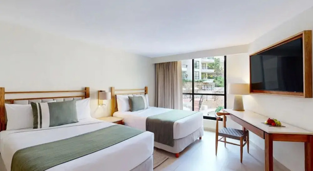 Номер Deluxe с балконом и с видом на бассейн Park Royal Beach Acapulco - All Inclusive
