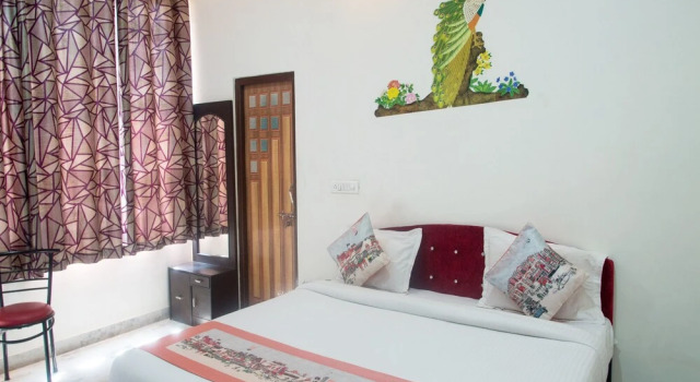 Oyo 11743 Hotel Shree Krishna