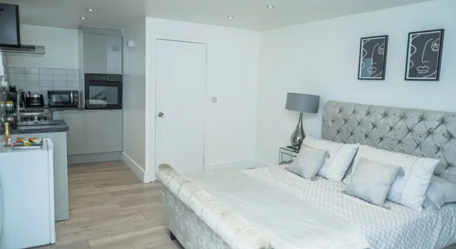 Luxurious 1 bed Apartment for a Perfect Getaway, Varaa Huoneisto Asunnot kohteessa Merseyside, Huoneisto