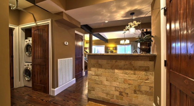 Ellington Loft - 3 Br Condo