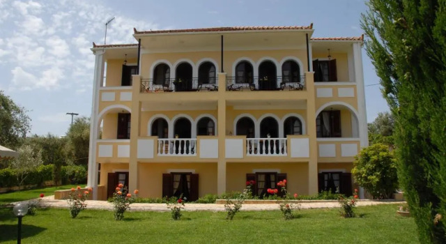 Amboula Beach Apartments