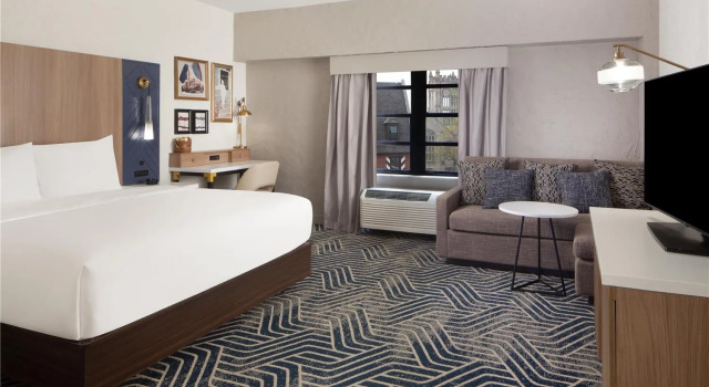 Шестиместный люкс Hotel Royer Urbana Champaign, Tapestry Collection by Hilton