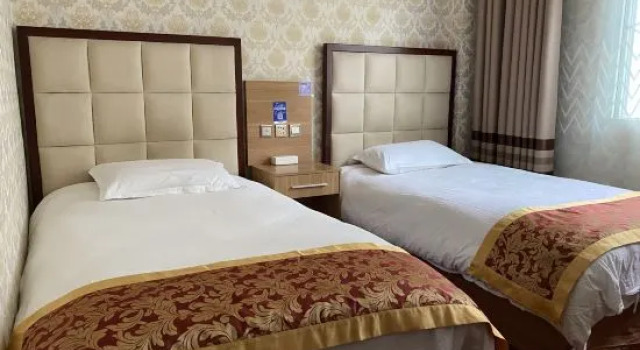 Songpan Snow Mountain Red Inn, Prenota Hotel Ngawa Cina