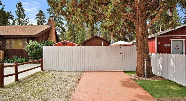 Romantic Crystal Cabin - Cozy And Beautifully Wooded Getaway Cabin With Hot Tub And A Fenced Yard! 1 Bedroom Cabin, Забронировать Отель Биг-Бэар-Сити San Bernardino Mountains