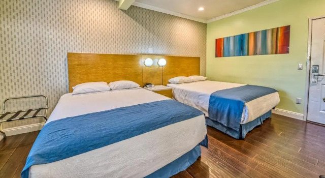 Номер Family Hollywood City Inn
