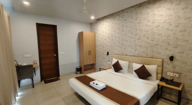 Номер Premium Aadat Hotel Subhash Chowk Gurgaon