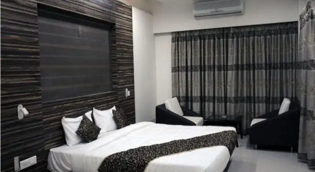 Hotel Regaal Palace