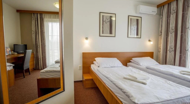 Hotel Thermal, Book Hotel Hoteller i Nitriansky kraj med pool, Swimmingpool