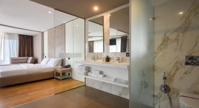 Двухместный номер Standard с балконом Yacht Hotel
