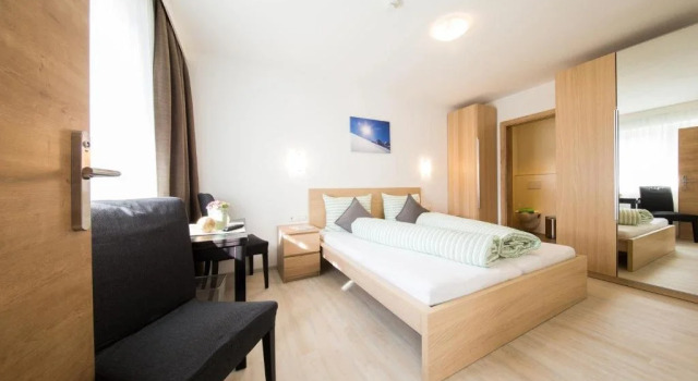 Haus Luigi, Rezerwuj Hotel Hotele w Tyrol z parkingiem, Parking