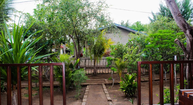 Meno Colanta, Book Hotel Gili Meno 