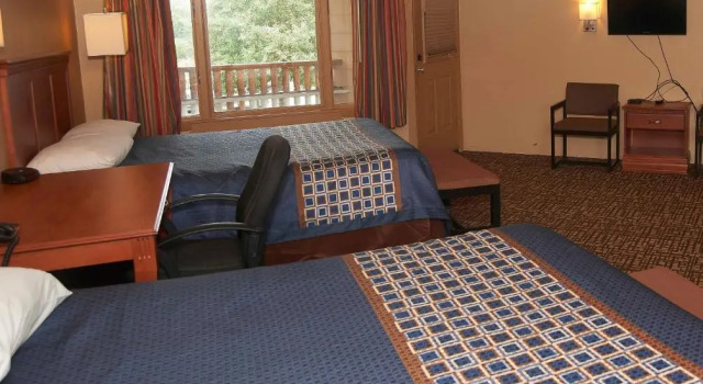 Четырёхместный номер Standard New World Inn