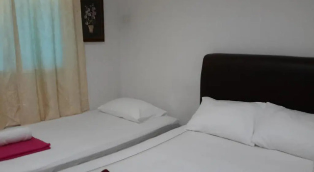 Трёхместный номер Deluxe с красивым видом из окна Rasa Motel