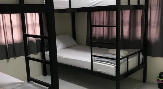 Кровать в общем номере Holiday Phangan - Hostel & Bar