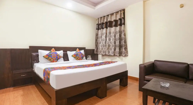 Номер Deluxe Fabexpress Rajdeep Palace