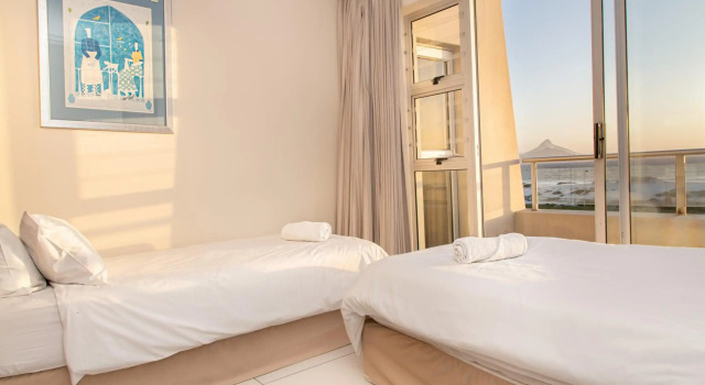 Spectacular Beachfront Apartment 3 Bedroom C101 Sea Spray, Book Lejlighed Hoteller i Table View med parkering, Parkering