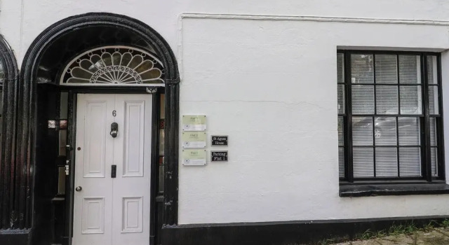 Flat 3, St Agnes House, Забронировать Отель Отели Лайм-Риджис с парковкой, рядом с Пляж Монмут, Парковка