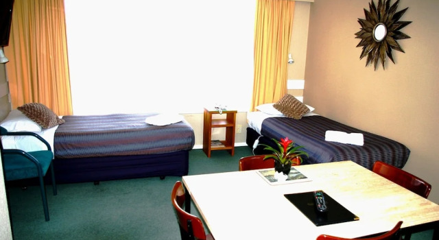 Семейный люкс Цокольный этаж c 1 комнатой с балконом Totara Lodge Motel