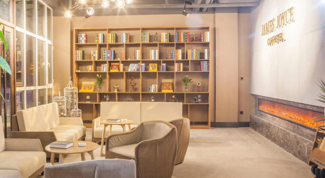 James Joyce Coffetel·Weifang  Railway Station Yuandu Lake, Prenota Hotel Hotel a Shandong con parcheggio, Parcheggio