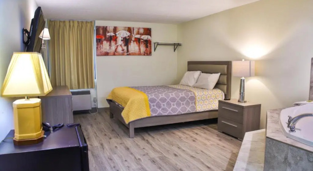 Номер Standard Diplomat Inn