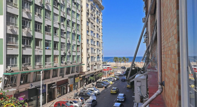 Studio moderno com vista lateral para o mar na quadra da praia em Copacabana!
